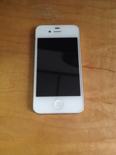 Vendo iPhone 4 Blanco 16GB Muy buenas condi - Imagen 1